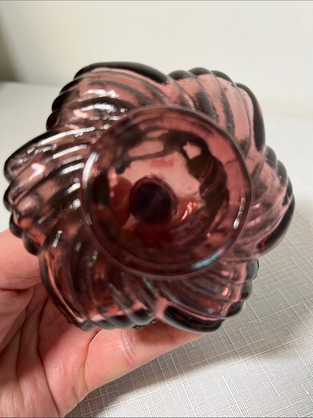 Vintage Amethyst Glass & Pewter
Perfume Bottle 
Sculpted Rose
Heart Stopper - Picture 6 of 7
